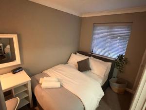 Secluded cosy extension with free parking, sleeps 4
