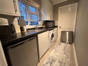 Secluded cosy extension with free parking, sleeps 4