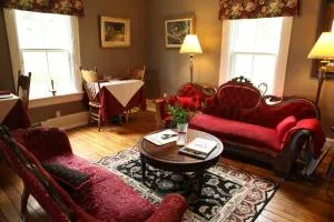 Surfside Inn - Hubbards