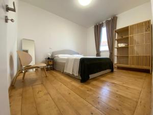 zona ospedali - luminoso e nuovo, posto auto - Casa Perin