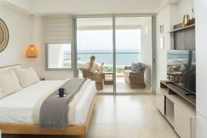 CB 1002 | Suite moderna con vista al mar infinita