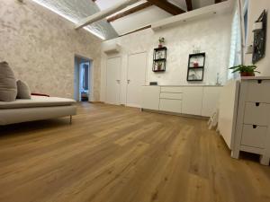 zona ospedali - luminoso e nuovo, posto auto - Casa Perin