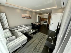 AveNew Luxury Apartment 2