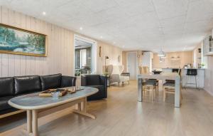 Awesome Home In Løgstør With Wifi