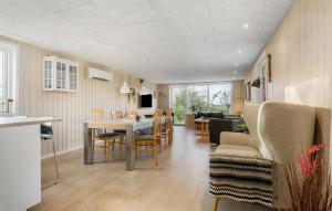 Awesome Home In Løgstør With Wifi