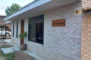 la casa cuenta con 3 dormitorios