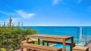 Amazing 180 Degree Views by HolidayCo