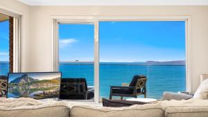 Amazing 180 Degree Views by HolidayCo