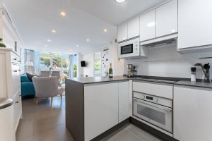 Bonanza DELUXE - Easy walk to beach, Benalmádena Marina and shops