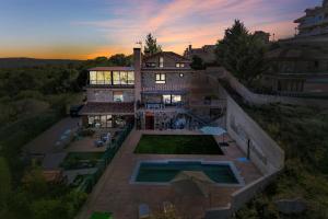 Villa de lujo de piedra, Cine para niños, Barbacoa, Vistas