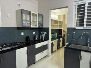 Aami dhivahi guest house