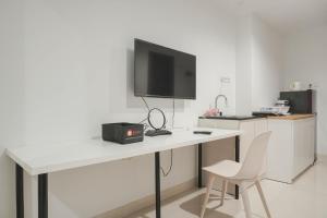 Gorgeous and Cozy Studio at West Vista Apartment By Travelio