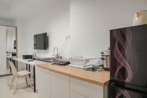 Gorgeous and Cozy Studio at West Vista Apartment By Travelio