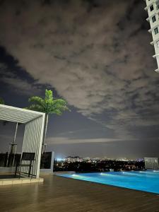 Hidayah Homestay near UKM and KTM station with high speed wifi - pool & river view
