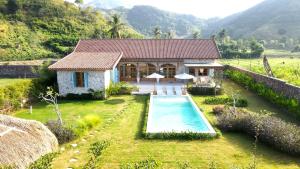 Casa Samudra - charming & spacious villa by the sea surrounded by nature