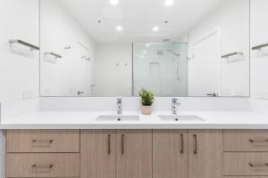 Spectacular William St Apartment - Sleeps 12