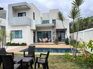 Solara Villa - 2 Bedrooms - Air Cond - Pool - Garden - BBQ - Roche Terre