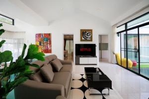 Modern & fun pool villa at Kamala regent