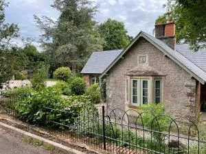 Court Lodge - Fitzhead