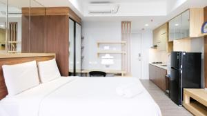 Best Deal and Smart Living Studio at Grand Sungkono Lagoon Apartment By Travelio