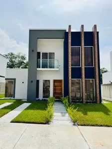 Hermosa casa moderna con piscina - Omoa