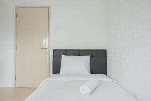 Best Location 2BR at The Wave Kuningan Apartment By Travelio