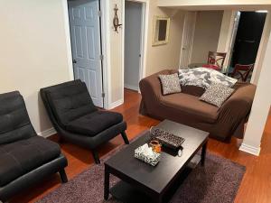 Cozy 2BR Basement Near Two Lakes