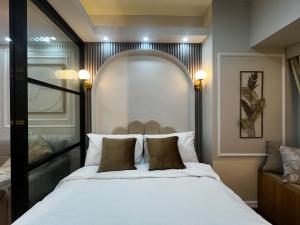 BRAND NEW Casa Airabella with Netflix & Makati City Skyline