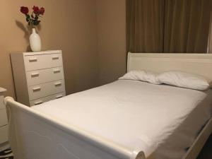 Renovated 4 bedrooms 20 sleeps Shopping Center