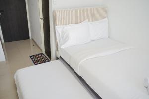 Comfy and Minimalist Studio Room at Serpong Garden Apartment By Travelio