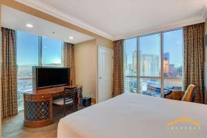 MGM Signature-17-801 1Br2Ba F1 Strip View Balcony