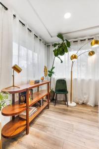 The Squirrel Near UPS, Proctor, and Old Town