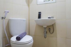 Simply Modern Studio at Pavilion Permata Apartment By Travelio