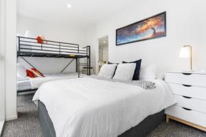 Spectacular William St Apartment - Sleeps 12