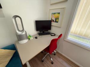 Private 1 bedroom apartment near beach and shops