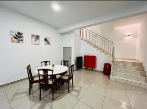 4BR Semi-D Kuala Selangor 20 Guests Big Yard