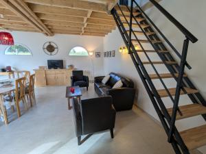 Maisons de vacances Gite paisible en Sologne avec jardin et parking prive - FR-1-590-525 : photos des chambres