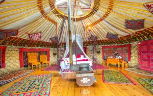 Tuul Riverside Lodge