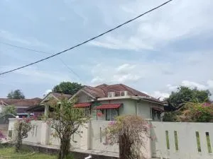 Villa Medina Lake Bungalow 15 pax Bagan Lalang - Bagan Lalang