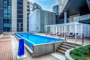 Lakeside Luxe, Free parking, AIS, Spa, Gym, Sauna and Pool