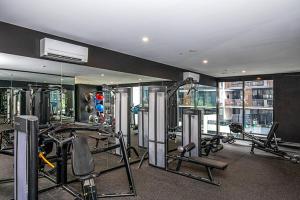 Lakeside Luxe, Free parking, AIS, Spa, Gym, Sauna and Pool