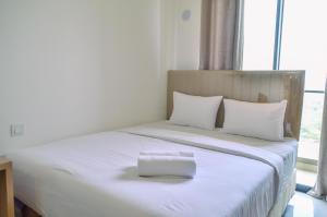 Fully Furnished with Modern Design Studio Sky House BSD Apartment By Travelio