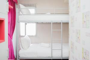 Comfort 2BR at Serpong Greenview Apartment By Travelio