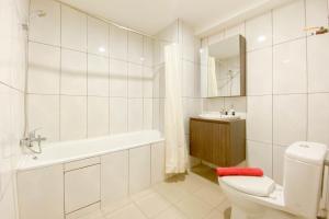 Chic and Cozy 2BR Grand Kamala Lagoon Apartment By Travelio