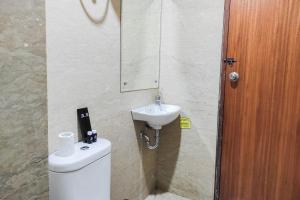 Luxurious and Comfy 2BR at Vida View Makassar Apartment By Travelio