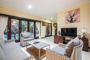 6-BR Private Pool Samudra Villa Tiga Umalas 10min to Canggu Beach