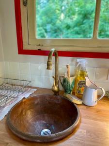 Campings Tiny House Camionette Enchantee - Ruhe & Romantik : photos des chambres