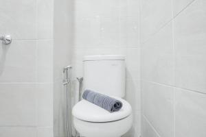 Comfortable and Cozy Studio (No Kitchen) Apartment at Mustika Golf Residence By Travelio