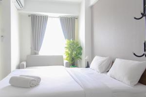 Cozy Living Studio Room at Urbantown Serpong Apartment By Travelio