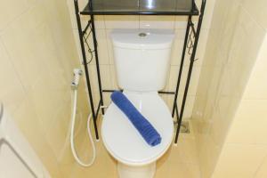 Cozy Living Studio Room at Urbantown Serpong Apartment By Travelio